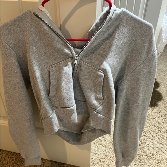 brandy melville grey cropped jacket - Picture 2 of 3